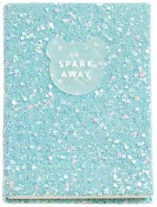 Тетрадката Miquelrius Back2Fun Spark Away има твърди блестящи светлосини корици и привличащ вниманието дизайн.