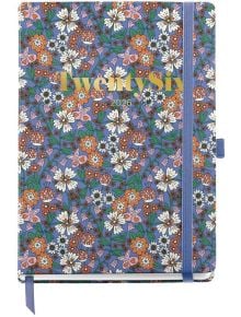 Тефтер-органайзер Miquelrius Natura Blooming 2026, ден на страница, A5, със златен надпис "Twenty Six", пъстър флорален десен, бели, оранжеви и лилави цветя, син ластик и държач за химикал.