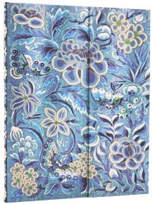 Декоративна тетрадка от книжарница Orange, тази Blue Willow Тефтер Paperblanks има сложен син, зелен и бял флорален десен на корицата, със стилизирани цветя и листа в дизайн, наподобяващ бродерия.