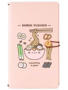 Розов тефтер за пътуване Grupo Erik - Pusheen Sushi Roll Tripple Travel със симпатична анимационна котка със суши - идеален за булет журнал или тефтер за пътешествия!.