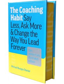 The Coaching Habit 10th Anniversary Illustrated Edition е издание с твърди корици с практически коучинг въпроси за разгръщане на потенциала, с напътствията на Майкъл Бунгай Станиър и с впечатляваща синьо-жълта корица.