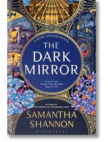 Корицата на книгата "Тъмното огледало" (The Bone Season, Book 5) е с богато украсени златни мотиви, сини и лилави цветя и градски сцени от поредицата, обграждащи заглавието в голям син кръг.