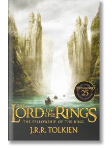 Корицата на книгата за 25-годишнината на "Задругата на пръстена" показва лодки по река, минаващи покрай две масивни каменни статуи в мъглива скалиста местност.