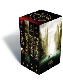 The Hobbit and the Lord of the Rings Boxed Set 25th Anniversary включва "Хобит" и трилогията в кутия с рисунки на речни статуи и златна емблема по случай 25-годишнината - една незаменима колекция от Средната земя.