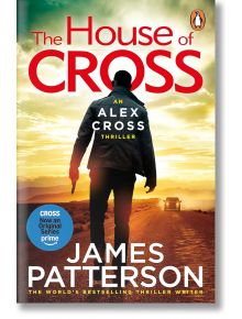 Корица на книгата "Къщата на Крос", завладяващ трилър за Алекс Крос от Джеймс Патерсън, с мъжки силует, държащ пистолет на залязващ път до кола. Слоган: Наелектризиращо ново заглавие от поредицата за Алекс Крос.