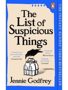 Корицата на книгата "Списъкът на подозрителните", йоркширска мистерия, чието действие се развива през 1979 г. в Англия, с изображение на гарван, кълвящ стъклена бутилка за мляко, в бежов цвят, със син/черен текст и синя рамка.