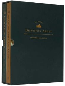 Колекцията готварски книги Downton и Downton Abbey е комплект от две готварски книги с британски рецепти и коктейли, вдъхновени от Едуардианска Англия, с елегантен дизайн в тъмнозелено и златно.