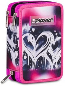 Ученически несесер Seven Lineheart с три отделения, розови кантове и декорация от бели графити-сърца и шарки в черно, розово и лилаво. Лого Седем върху розов етикет отпред.