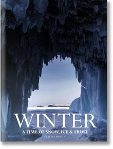 Погледната от вътрешността на ледена пещера, ледените висулки висят над заснежен пейзаж и бледосиньо небе. Текстът гласи: Зима: Зима: Време на сняг, лед и мраз.