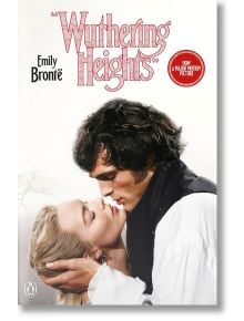 Мъж и жена в епохално облекло се прегръщат и целуват на бял фон. Над тях има текст "Wuthering Heights Film Tie-In" с червен стикер, който гласи "Now a Major Motion Picture.