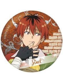 Аниме герой с къса червена коса и червени очи докосва устните си с ръкавица. Оранжеви, бели тухли, вихри на заден план. "Старк" е под-значка Frieren Beyond Journey's End, Метален бадж Серия С, идеален за фенове!.