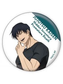 Тоджи Фушигуро в анимиран стил, с къса черна коса и черна тениска, усмихнат, с ръка до брадичката. Текст: JUJUTSU KAISEN Скрит инвентар Преждевременна смърт. Значка Jujutsu Kaisen Hidden Inventory - чудесен подарък за фенове!.