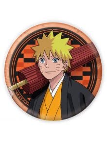Руса аниме героиня с бодлива коса, сини очи и мустаци по бузите, в черно кимоно с жълт пояс и червен чадър. Вдъхновена от Naruto Shippuden, на оранжево-черен фон от поредицата Значка Naruto and Boruto Pierrot 45th Anniversary.